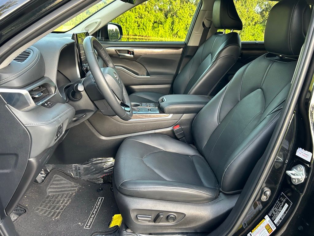 Thumbnail: 2024 Toyota Highlander - 14