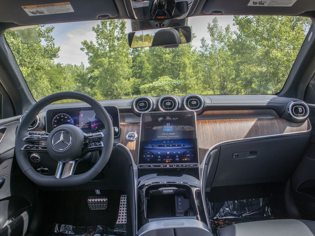 2024 Mercedes-Benz GLC GLC 300 photo