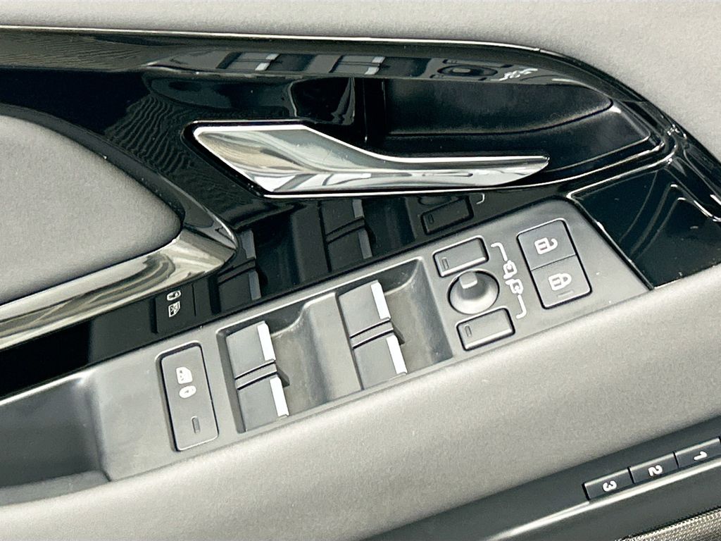 Thumbnail: 2025 Land Rover Range Rover Evoque - 22