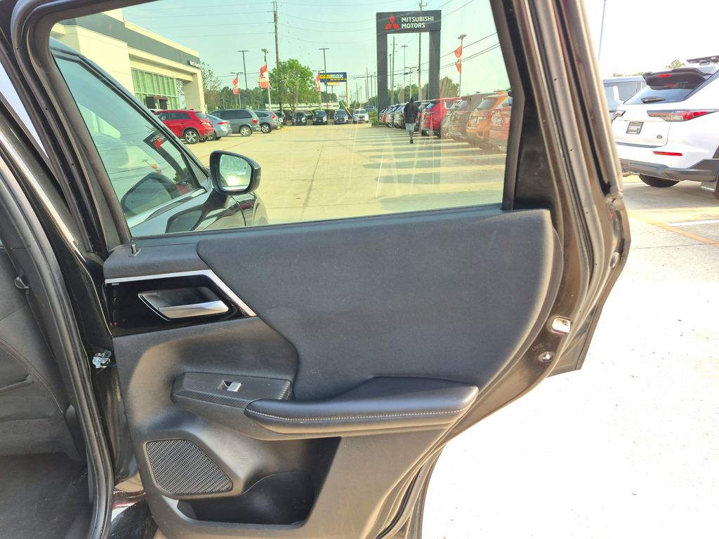 2022 Mitsubishi Outlander ES  at Victoria Chrysler Dodge Jeep Ram
