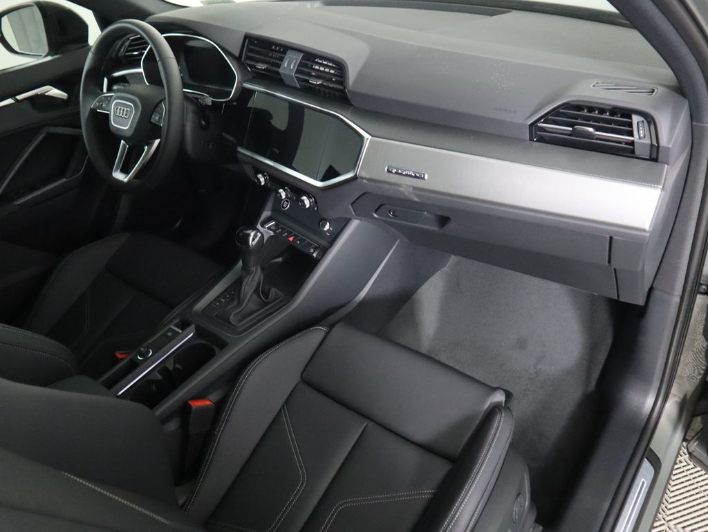 Thumbnail: 2025 Audi Q3 - 18