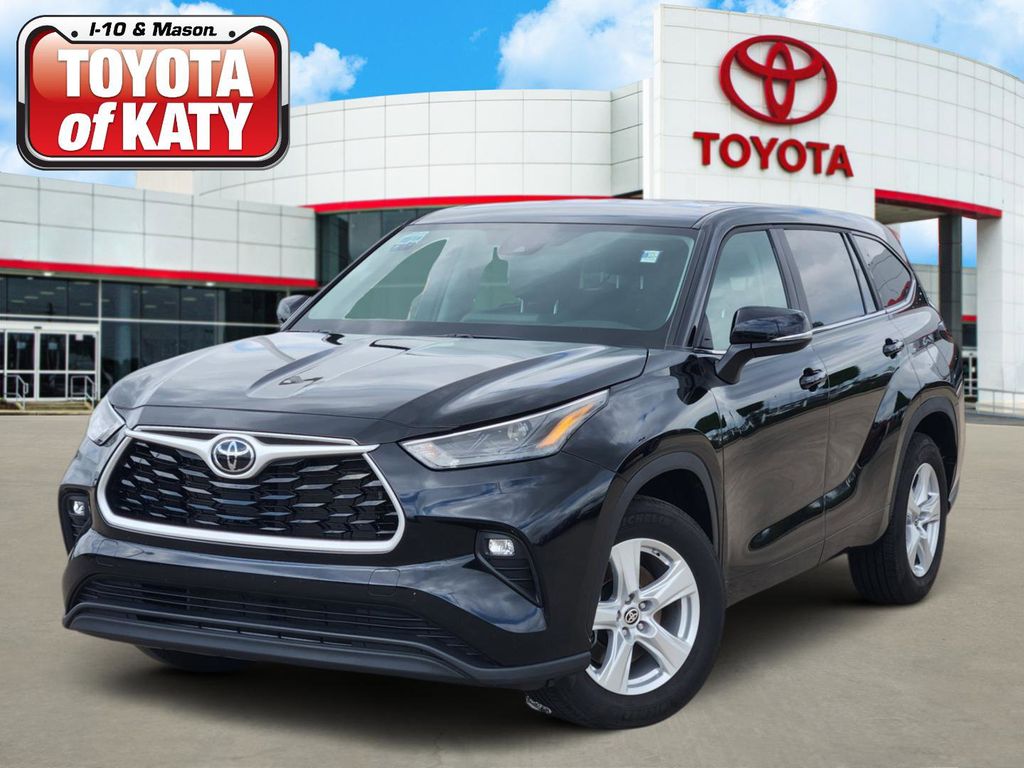 Midnight Black Metallic 2025 Toyota Highlander LE FWD SUV / Crossover Front-Wheel Drive 8-Speed Automatic