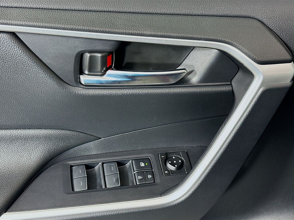 Thumbnail: 2025 Toyota RAV4 - 18