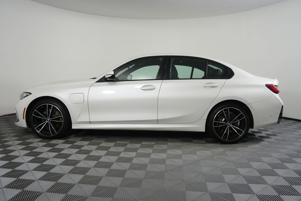 Thumbnail: 2024 BMW 3 Series - 6