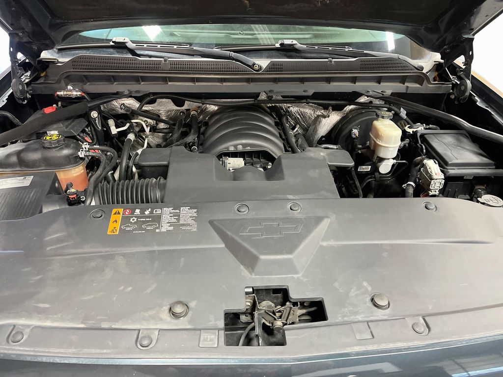 Used 2018 Graphite Metallic Chevrolet LT image 28