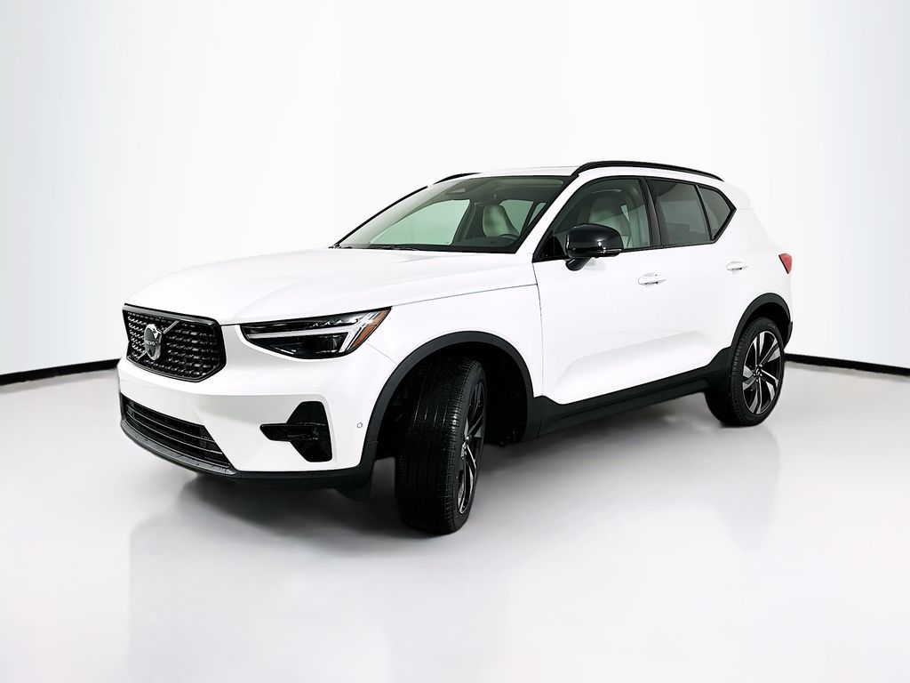 2026 Volvo XC40 B5 Ultra