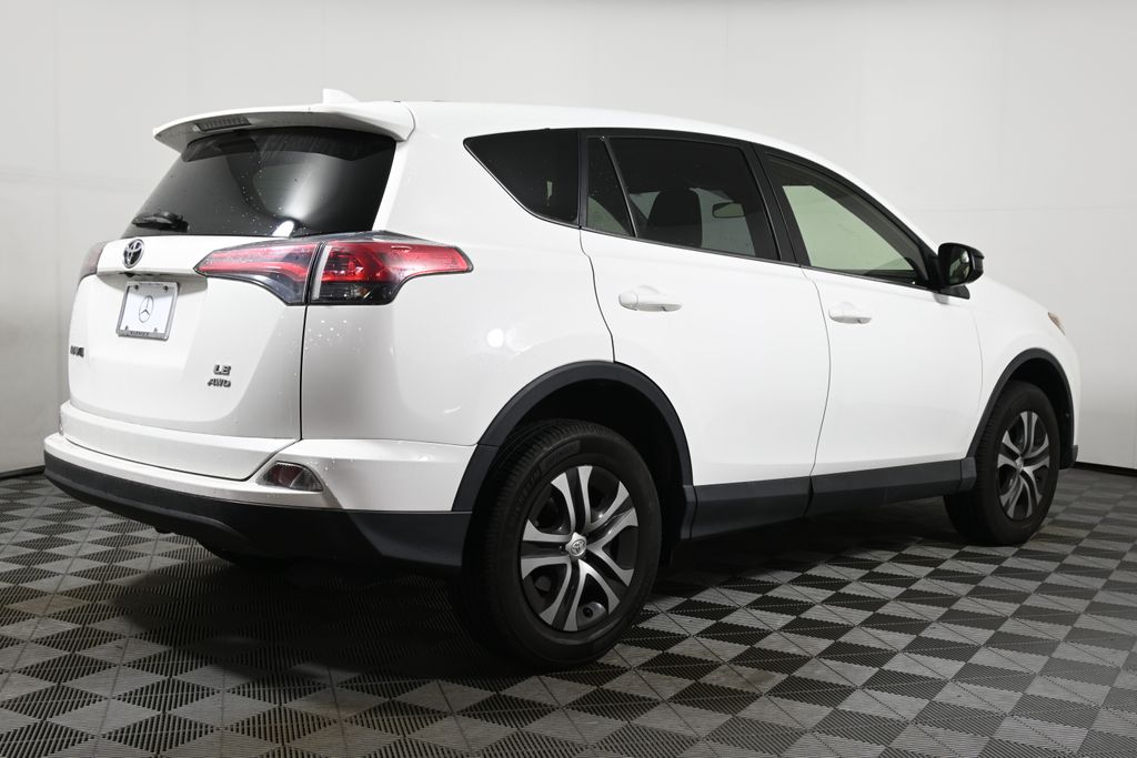 Thumbnail: 2018 Toyota RAV4 - 7