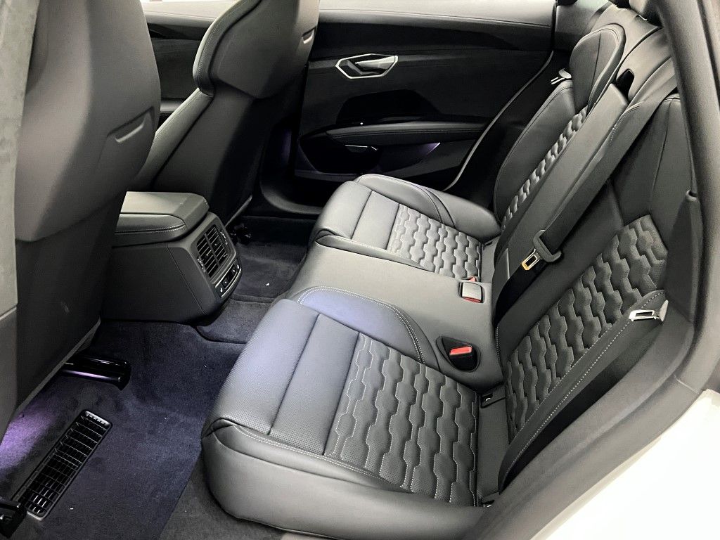 Thumbnail: 2026 Audi e-tron GT - 14