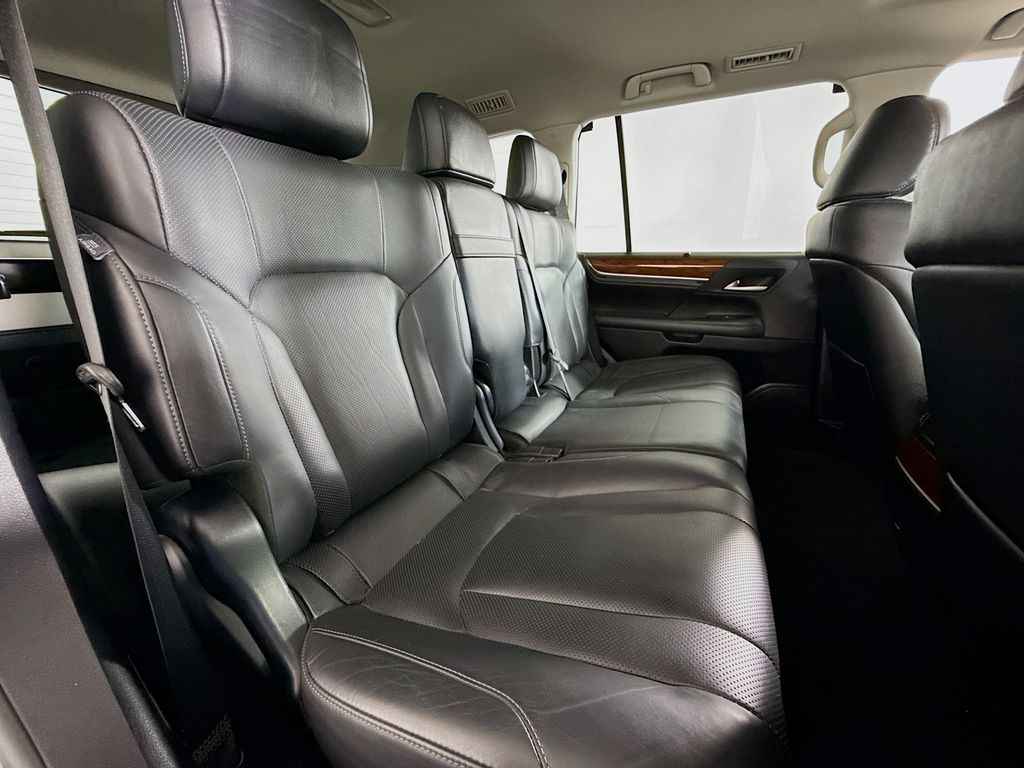 2019 Lexus LX 570 27