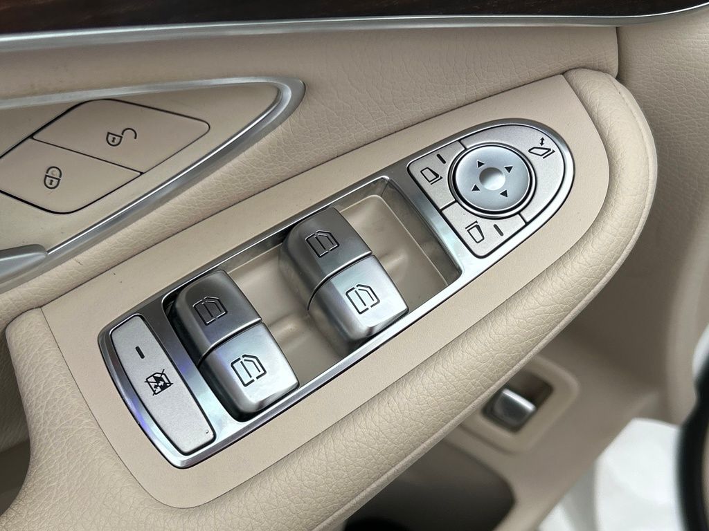 Used 2022  Mercedes-Benz GLC 300 image 55