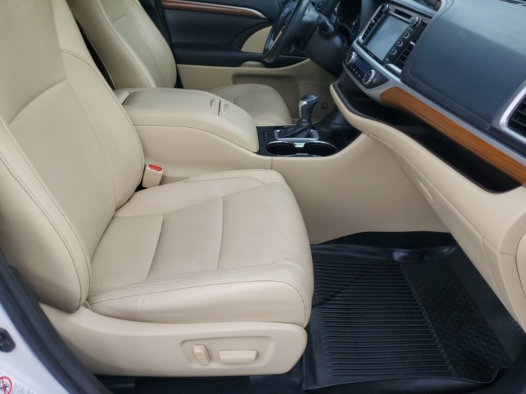 Used Car 2017 Toyota Highlander  Limited For Sale Under $25,000 In Austin, Texas