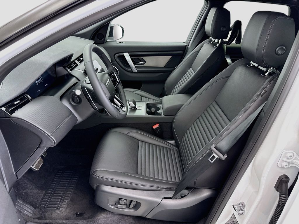 Thumbnail: 2026 Land Rover Discovery Sport - 18