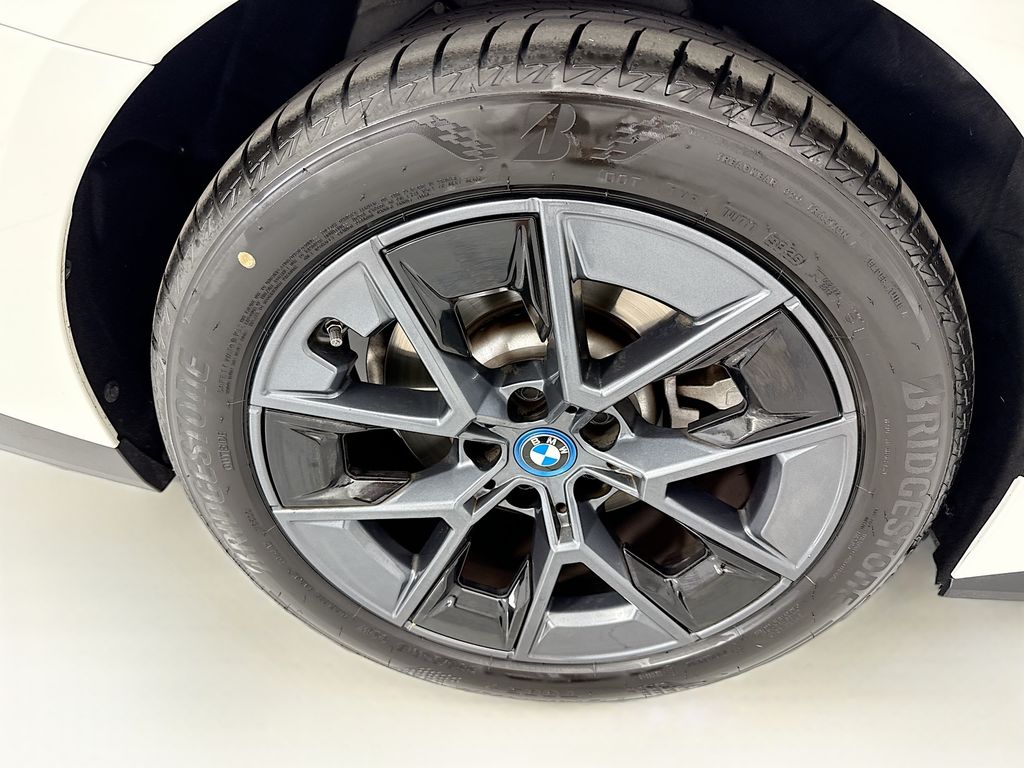 Thumbnail: 2024 BMW i4 - 32