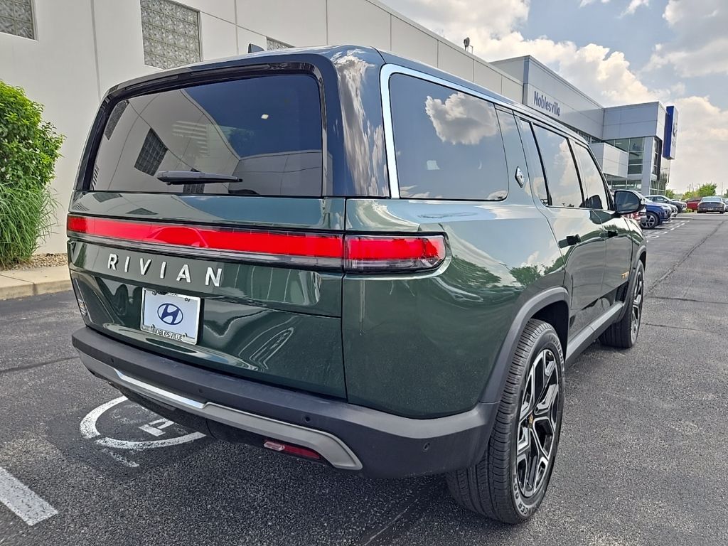 Thumbnail: 2023 Rivian R1S - 4
