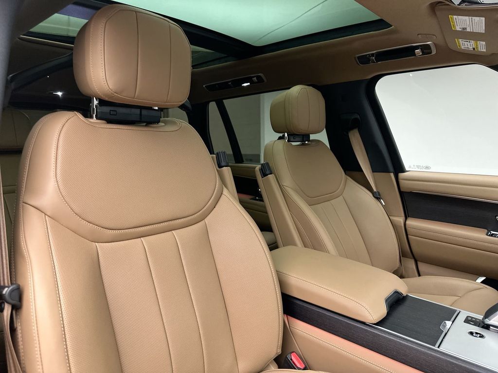 Thumbnail: 2026 Land Rover Range Rover - 6