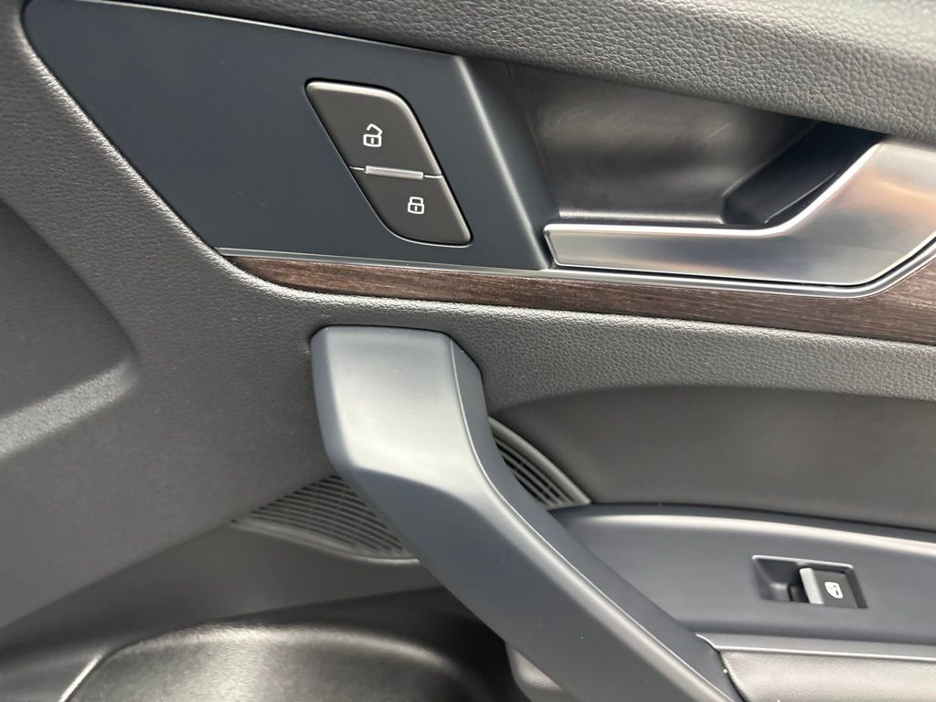 Thumbnail: 2023 Audi Q5 - 28