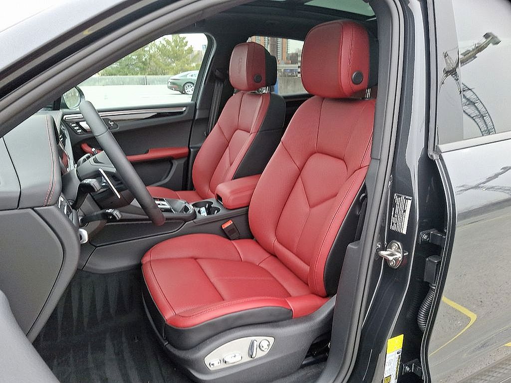 Thumbnail: 2025 Porsche Macan - 15