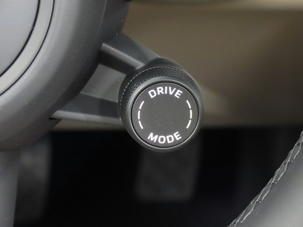 Thumbnail: 2026 Porsche Macan - 23