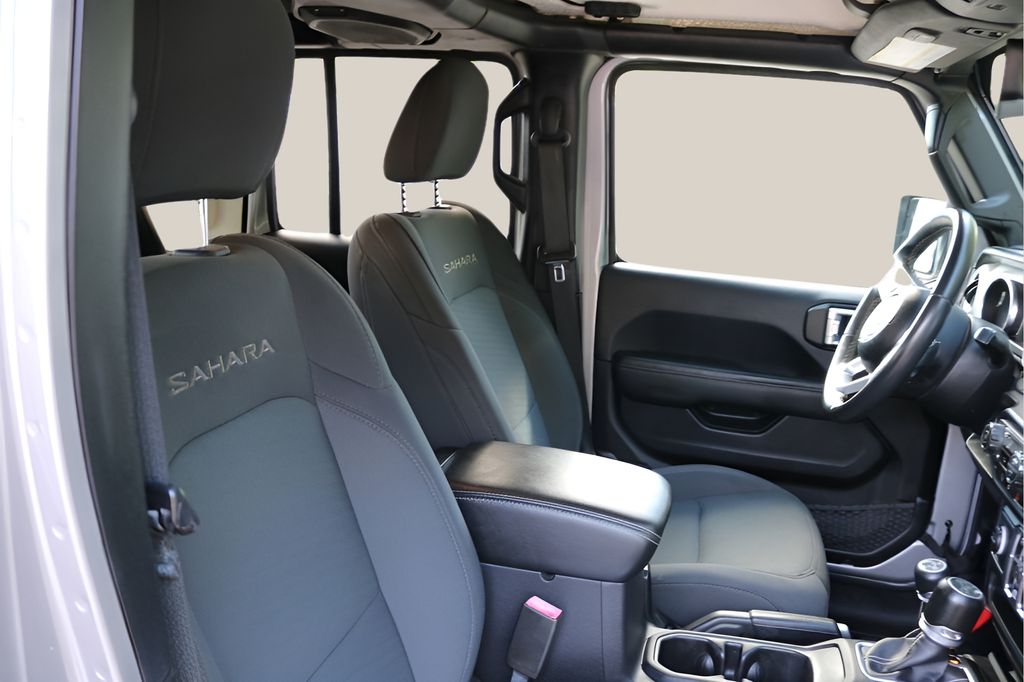 Used 2019 Silver Jeep Unlimited Sahara image 21