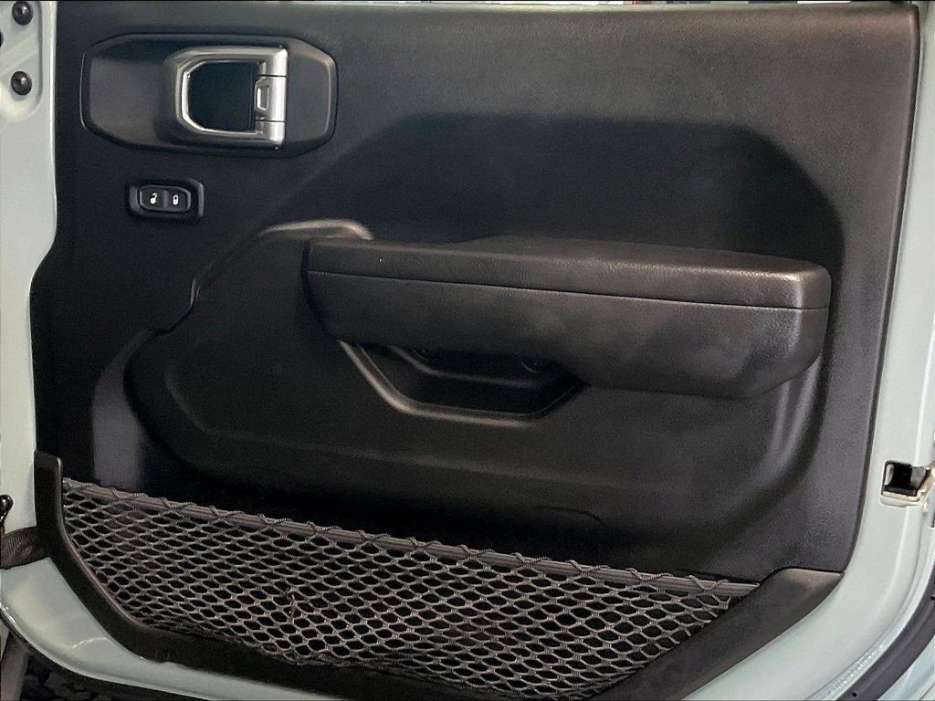 2023 Jeep Wrangler — photo 12