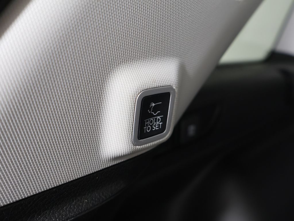 Used 2023 Red Jeep Laredo image 19