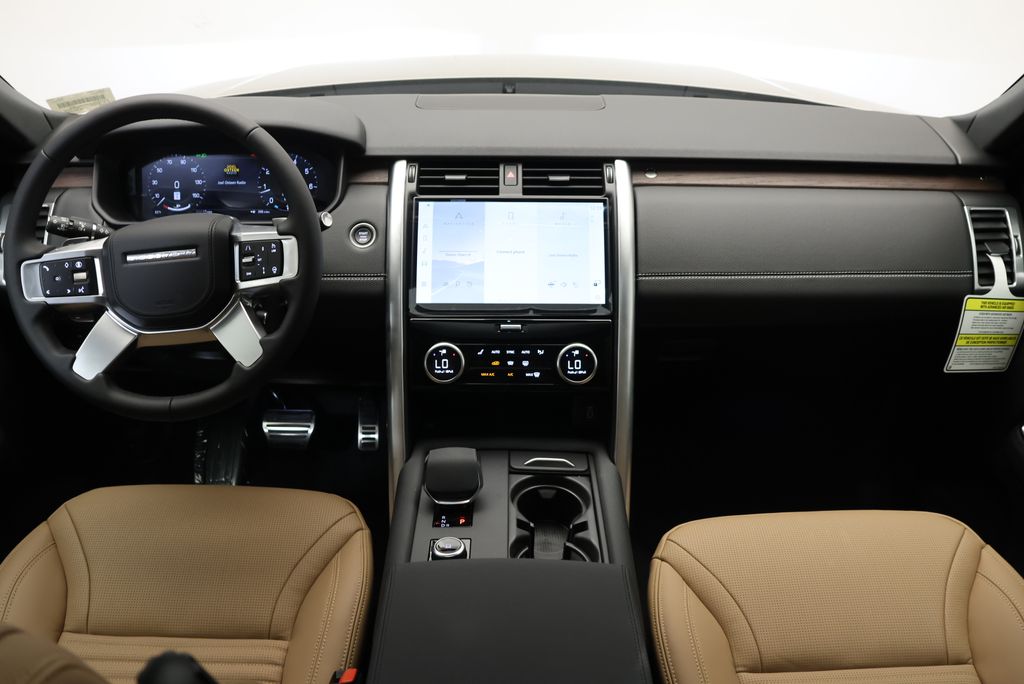 Thumbnail: 2026 Land Rover Discovery - 16