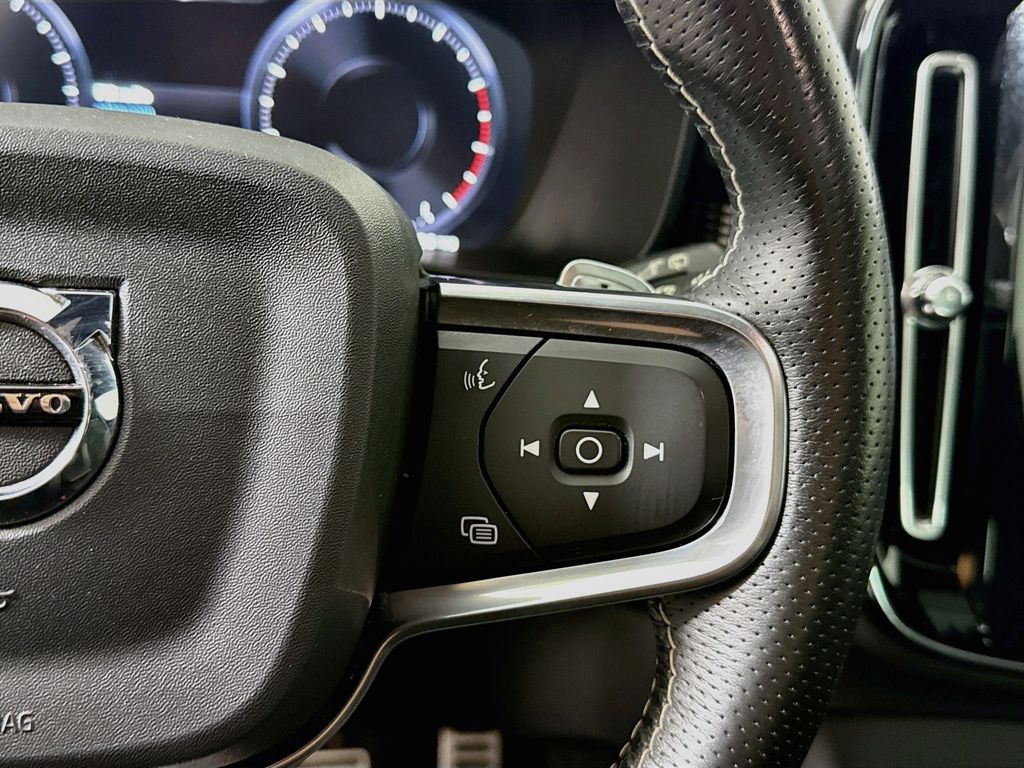 Thumbnail: 2019 Volvo XC40 - 12