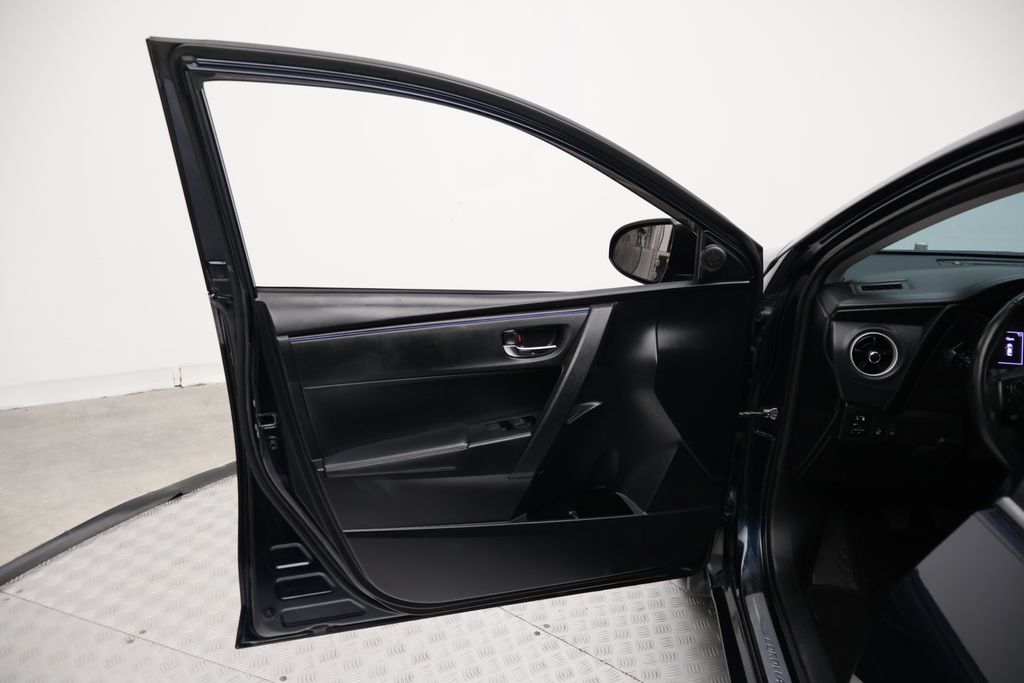 Thumbnail: 2018 Toyota Corolla - 16