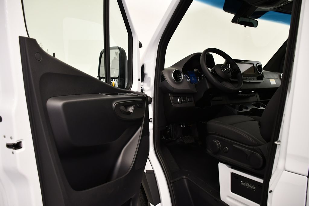 Thumbnail: 2025 Mercedes-Benz Sprinter - 23