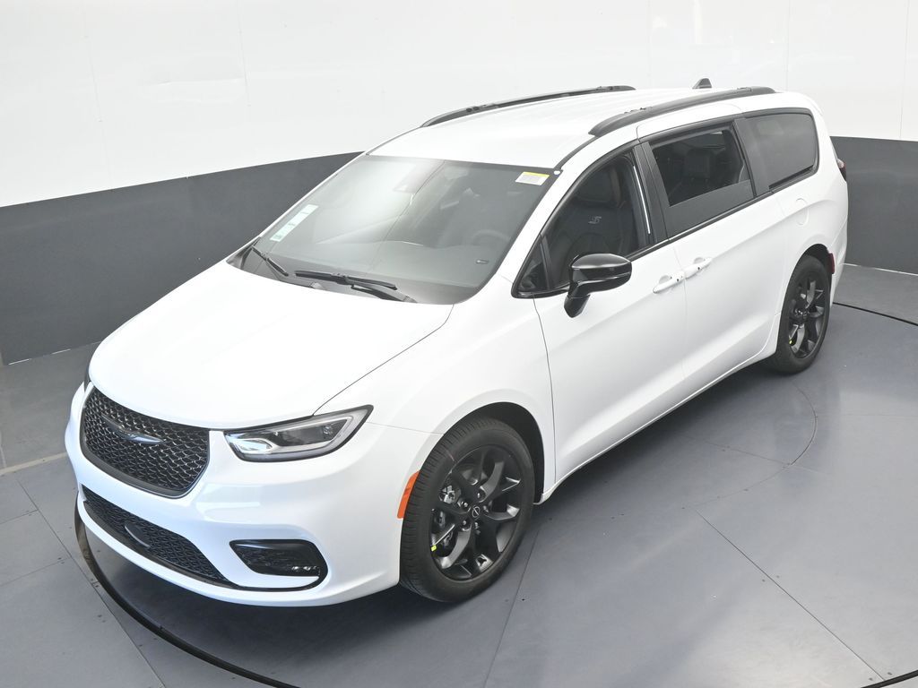 New 2026 Bright White Clearcoat Chrysler Select image 43