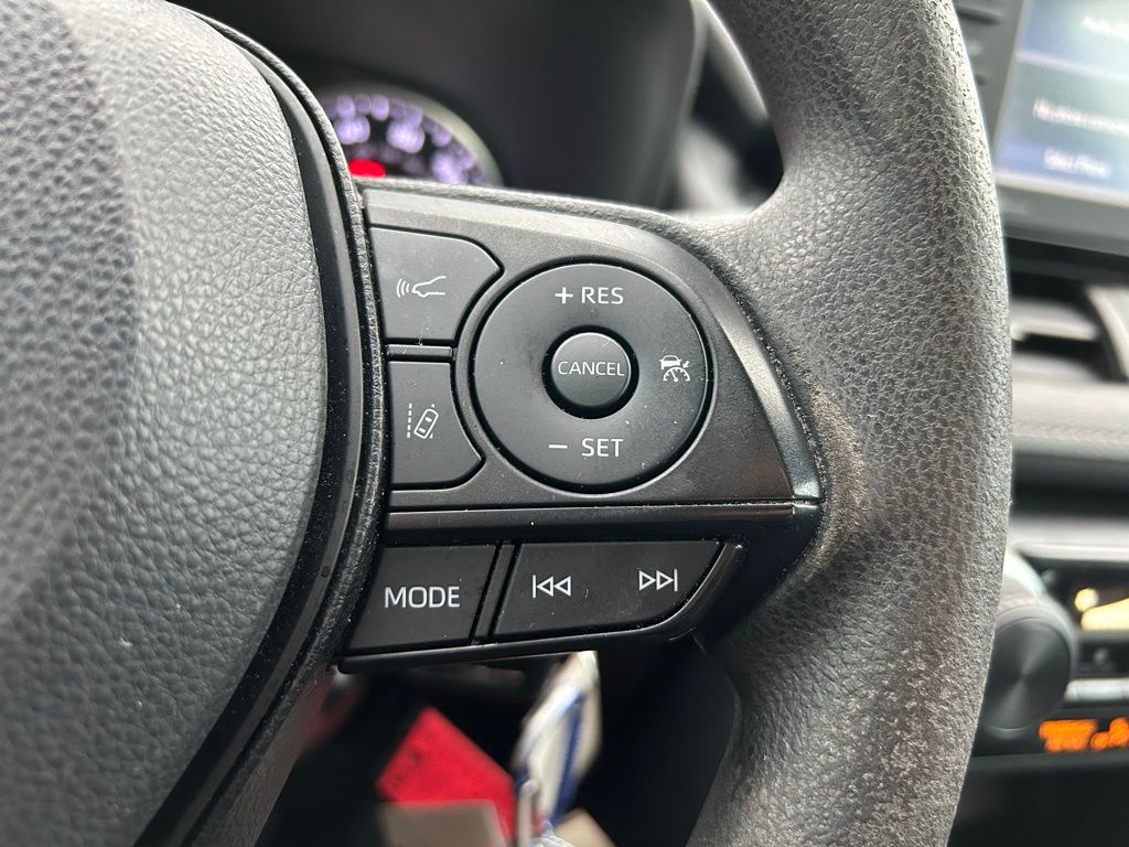 2022 Toyota RAV4 LE 18