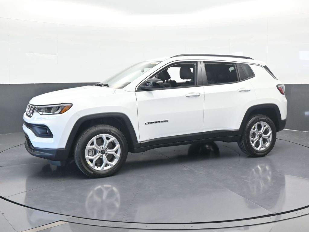 New 2026 Bright White Clearcoat Jeep Latitude image 2