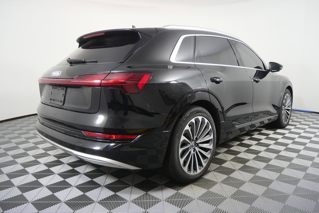 Thumbnail: 2019 Audi e-tron - 3