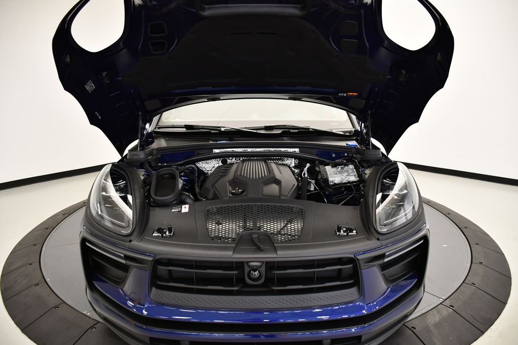 Thumbnail: 2026 Porsche Macan - 14