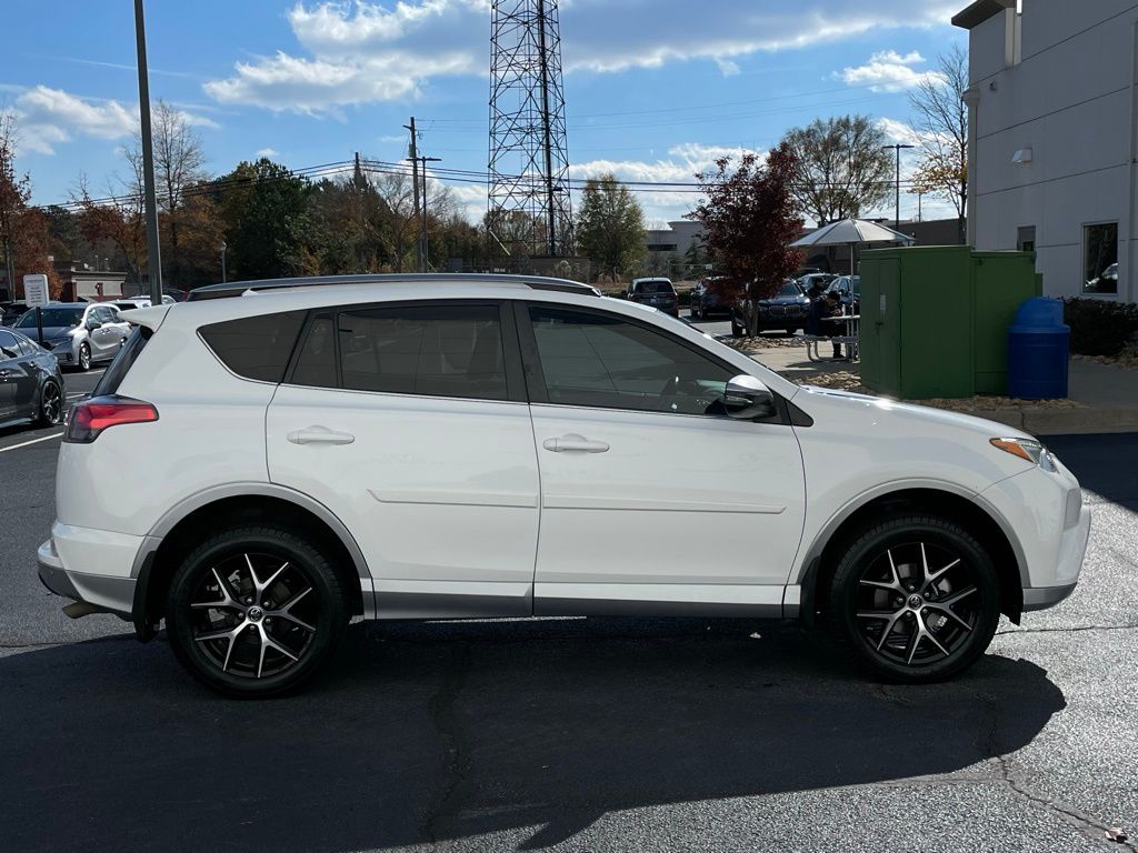 2017 Toyota RAV4 SE 6