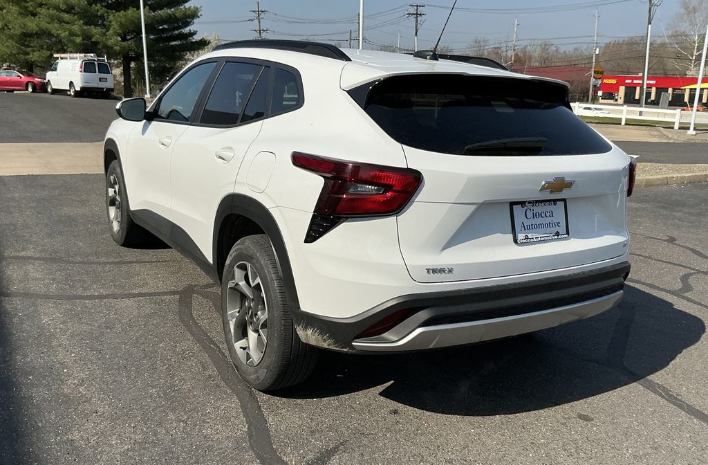 used 2025 Chevrolet Trax car, priced at $23,457