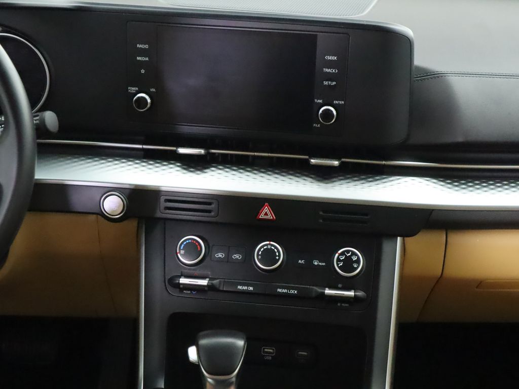 Thumbnail: 2023 Kia Carnival - 14