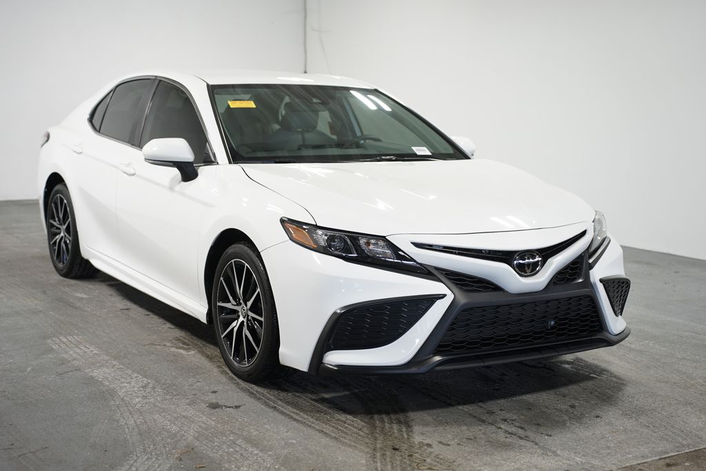 2023 Toyota Camry SE 3