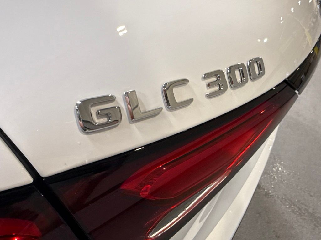 Thumbnail: 2027 Mercedes-Benz GLC - 9