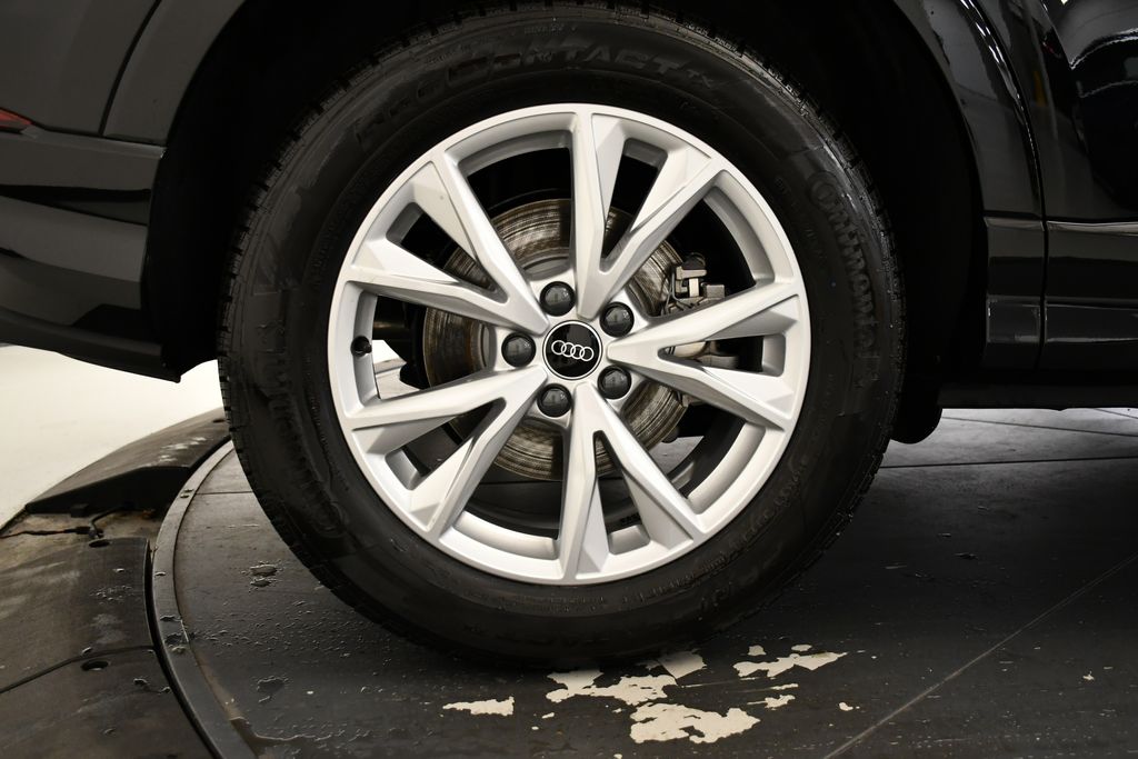 Thumbnail: 2025 Audi Q3 - 16