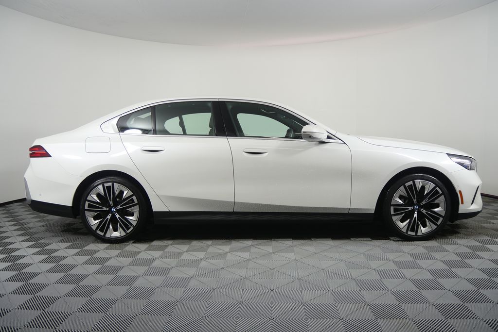 Thumbnail: 2025 BMW 5 Series - 2
