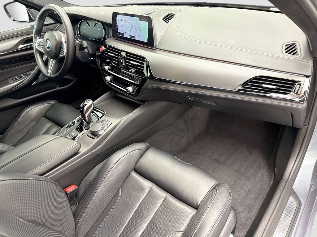 Thumbnail: 2018 BMW M5 - 16