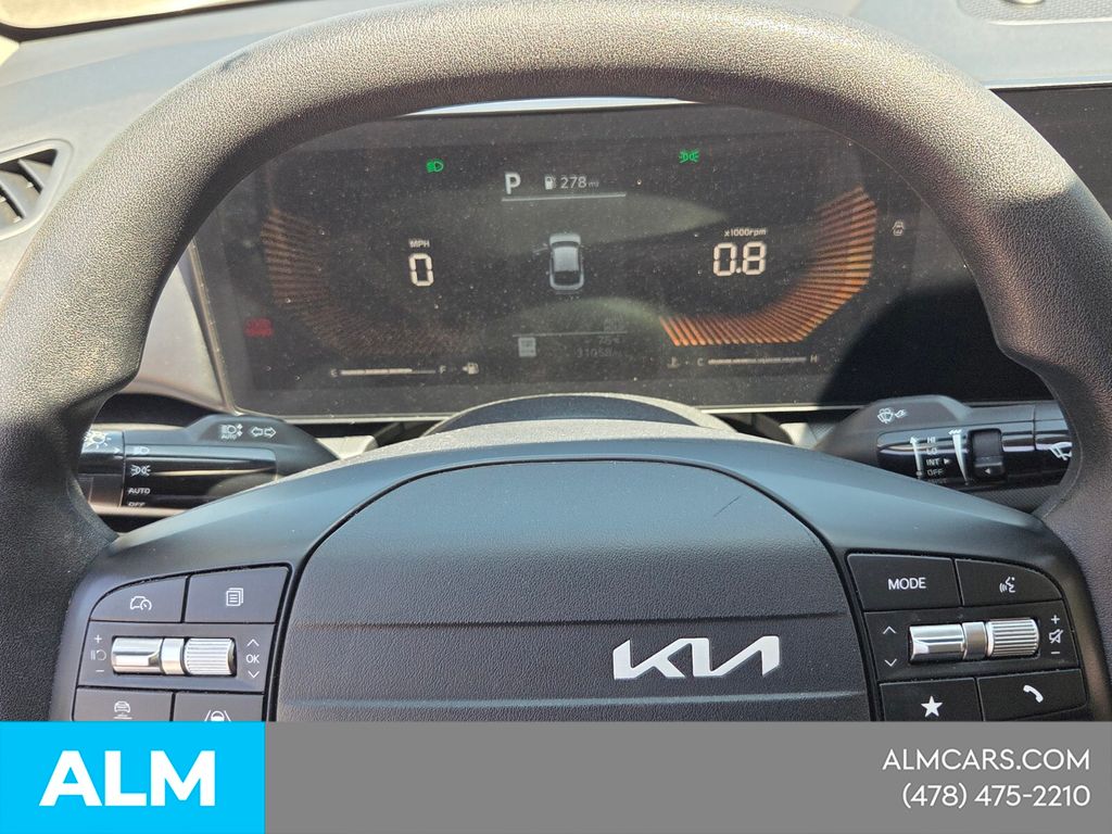 Used 2025 White Kia LXS image 24