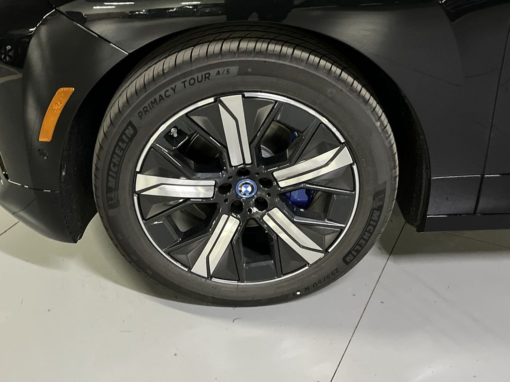 2025 BMW iX xDrive50 10