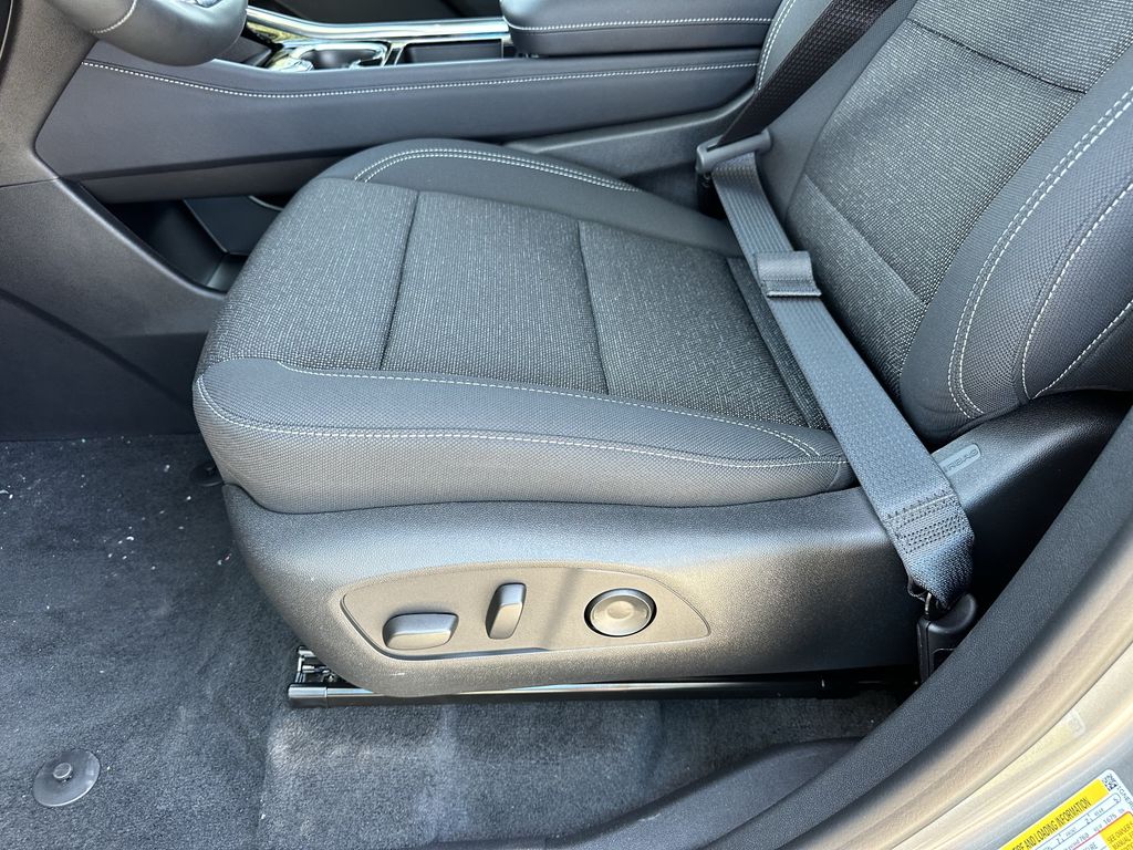new 2026 Chevrolet Traverse car, priced at $38,295
