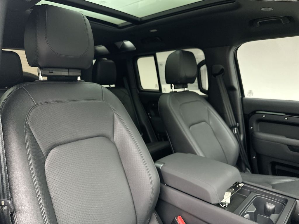 Thumbnail: 2023 Land Rover Defender - 6