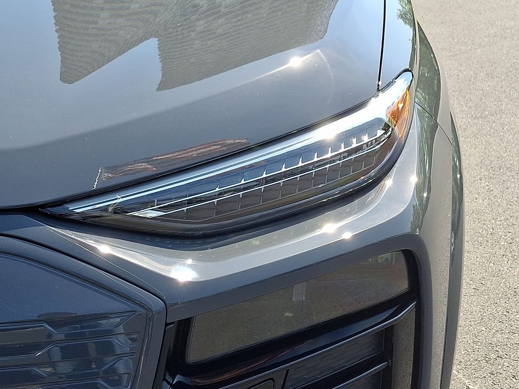 Thumbnail: 2025 Audi Q6 e-tron - 9