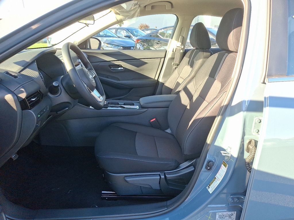 Thumbnail: 2025 Nissan Sentra - 6