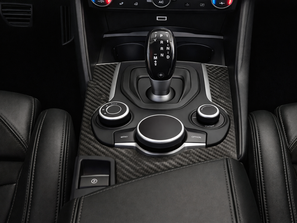 Thumbnail: 2018 Alfa Romeo Giulia - 17