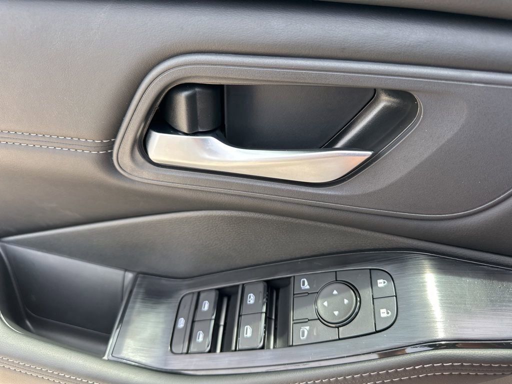 2025 Gun Metallic Nissan Rogue SV FWD SUV